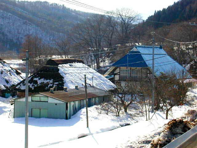会津郷愁の民家と雪
