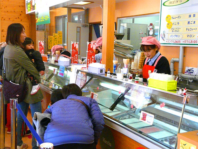 茂木道の駅で有名なアイス・じぇらーと・とても濃くがある人気商品