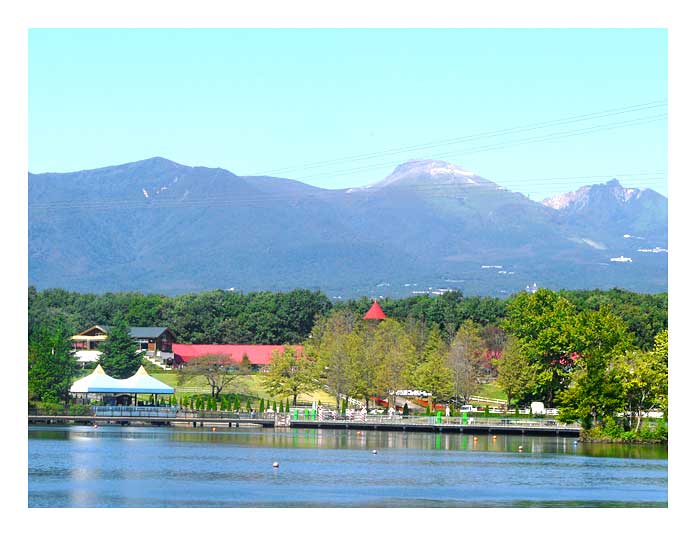 那須連山をりんどう湖から見る