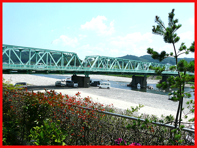 那珂川の美しい流れと橋梁