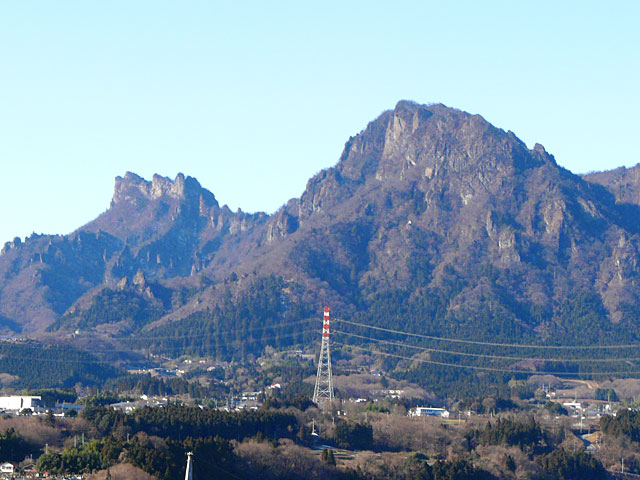 まずこの地域には、高速道路近くから見る妙義山の美しい風景・・・