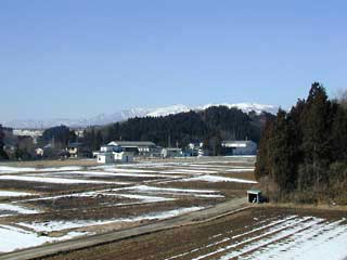 白河市からの那須連山と農村風景